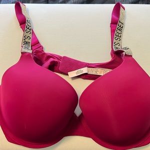 Victoria secret magenta tee shirt material won’t  rhinstone strap